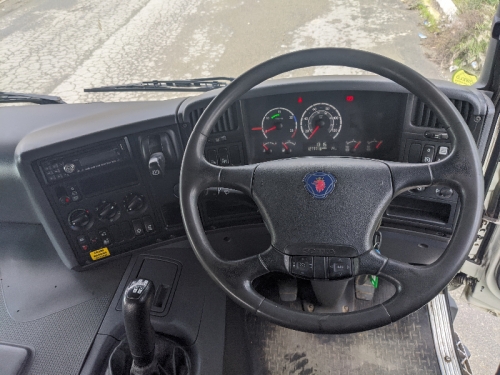 FRANTZ KING – TRUCK SCANIA P380 GRAB TIPPER 8X4 HMF CRANE 2010 (1)